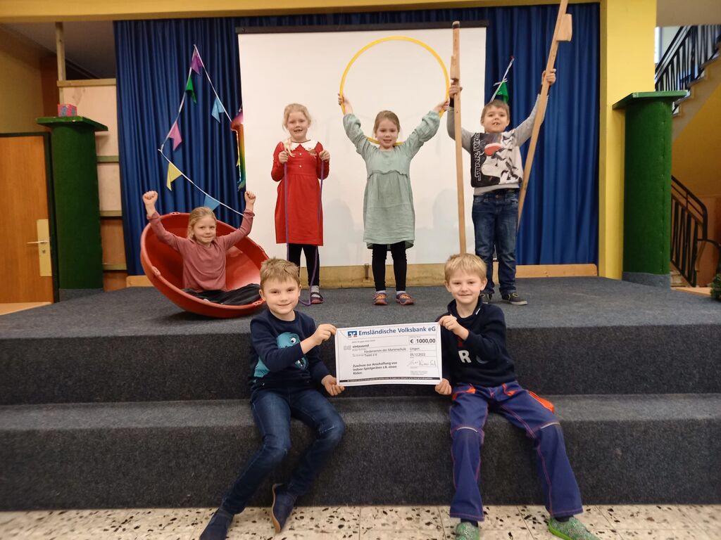 Aktuell noch mit Outdoor-Spielgeräten, demnächst mit tollen neuen Inddor-Spielgeräten: Die Kinder freuen sich riesig!